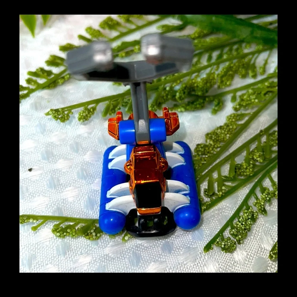 Here's a Vintage 1996 Galoob LGT Micro Machines Space Hovercraft With Grip Arm